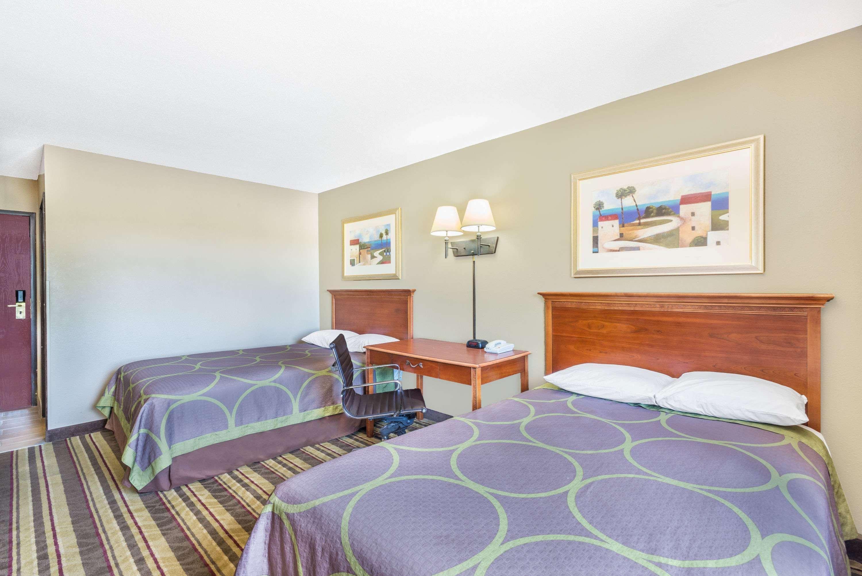 Super 8 By Wyndham Tilton/Lake Winnipesaukee Екстер'єр фото