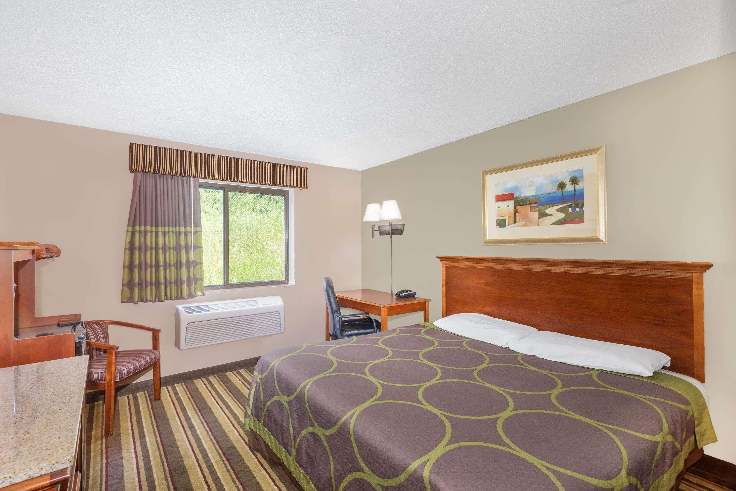 Super 8 By Wyndham Tilton/Lake Winnipesaukee Екстер'єр фото