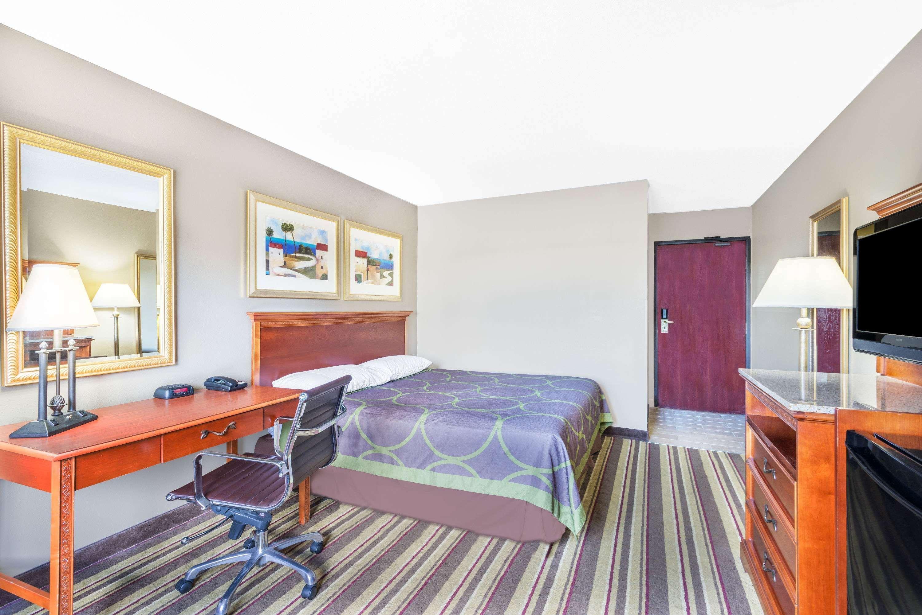 Super 8 By Wyndham Tilton/Lake Winnipesaukee Екстер'єр фото