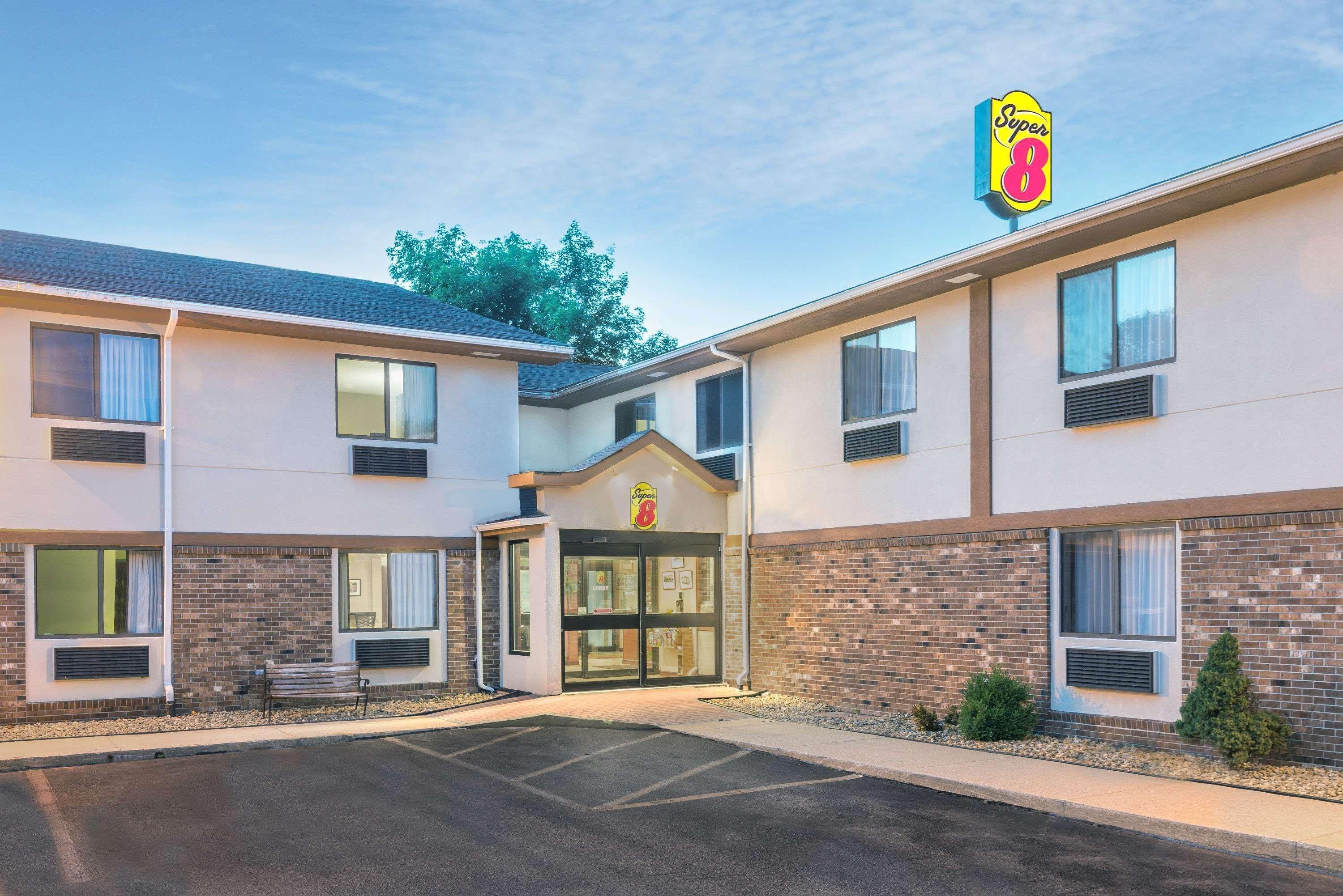 Super 8 By Wyndham Tilton/Lake Winnipesaukee Екстер'єр фото