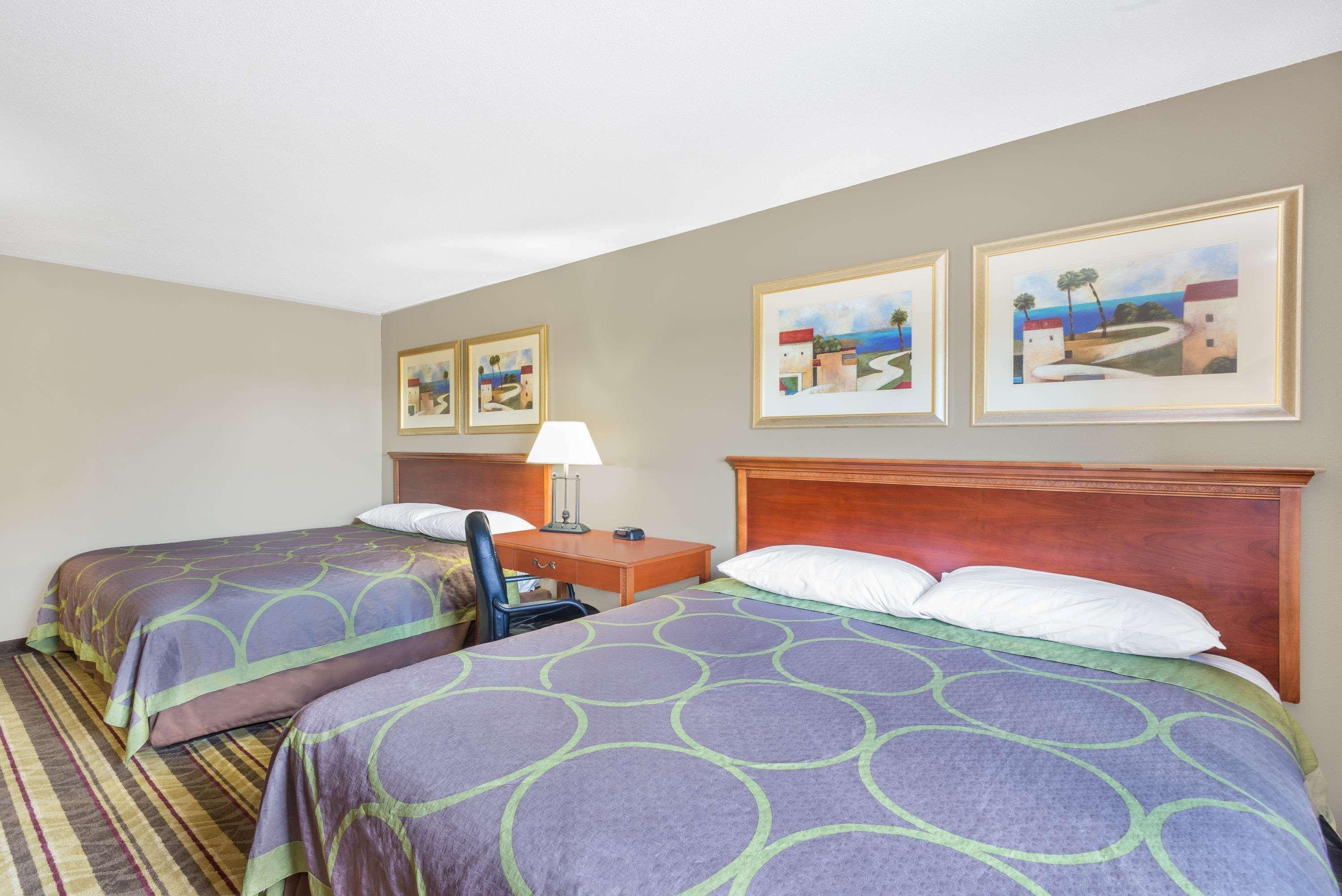 Super 8 By Wyndham Tilton/Lake Winnipesaukee Екстер'єр фото