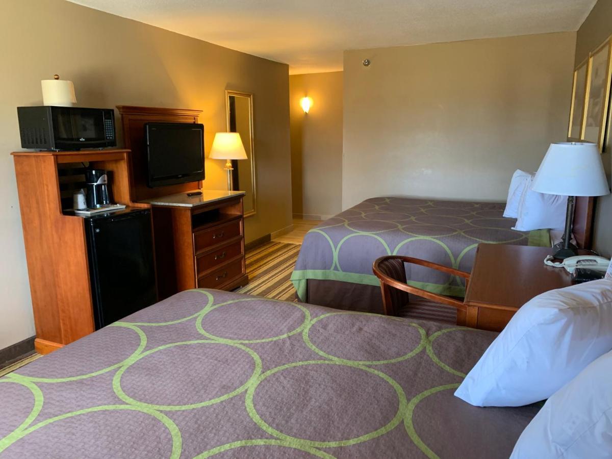 Super 8 By Wyndham Tilton/Lake Winnipesaukee Екстер'єр фото